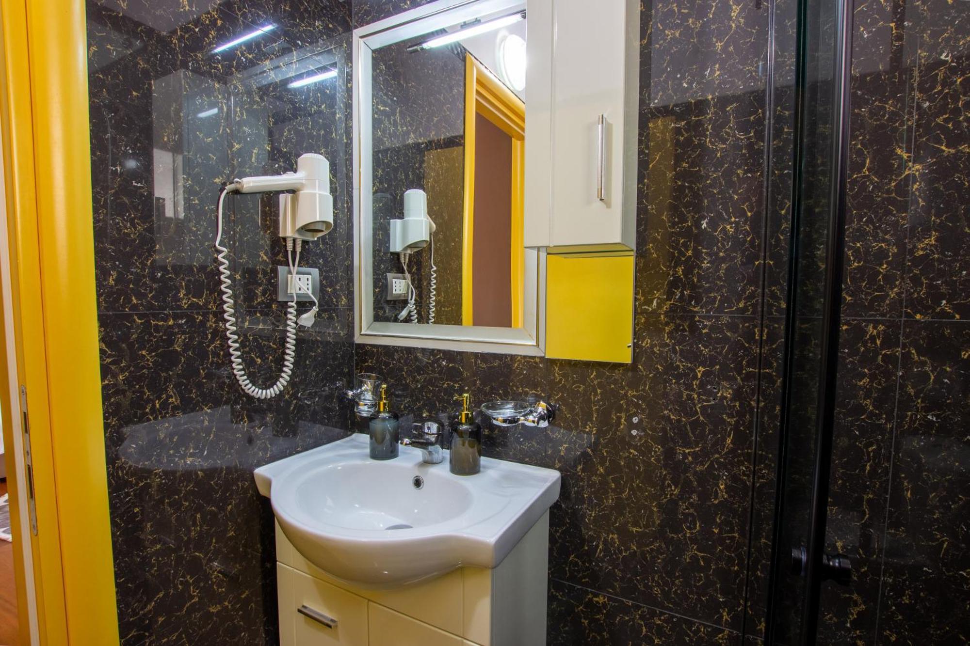 Bora Hotel Gjirokastër Екстериор снимка