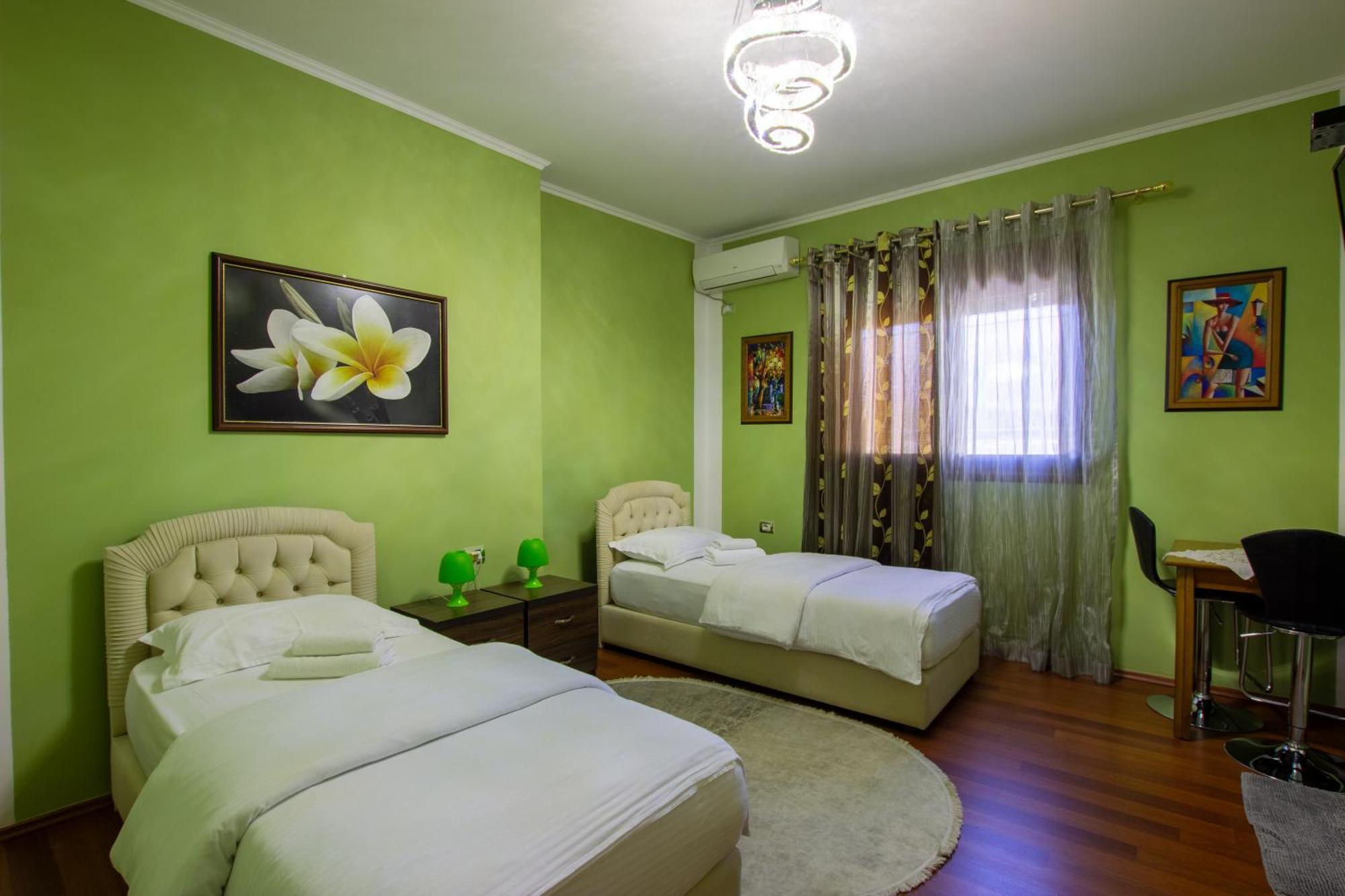 Bora Hotel Gjirokastër Екстериор снимка