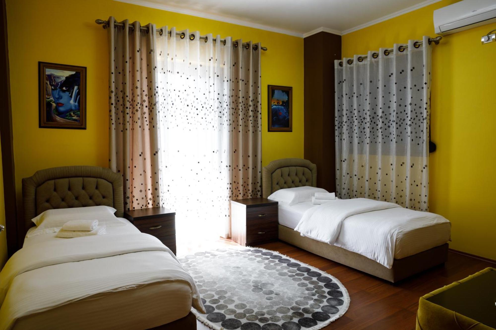 Bora Hotel Gjirokastër Екстериор снимка