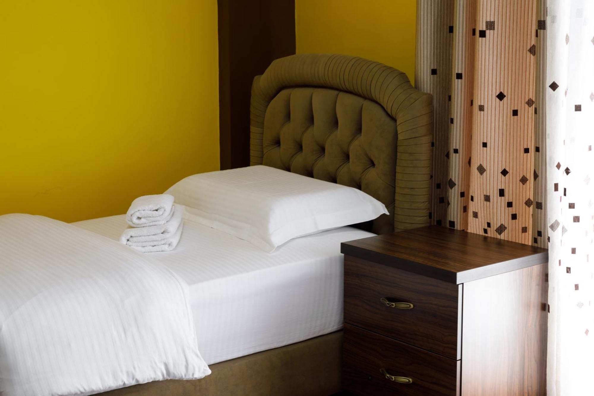 Bora Hotel Gjirokastër Екстериор снимка