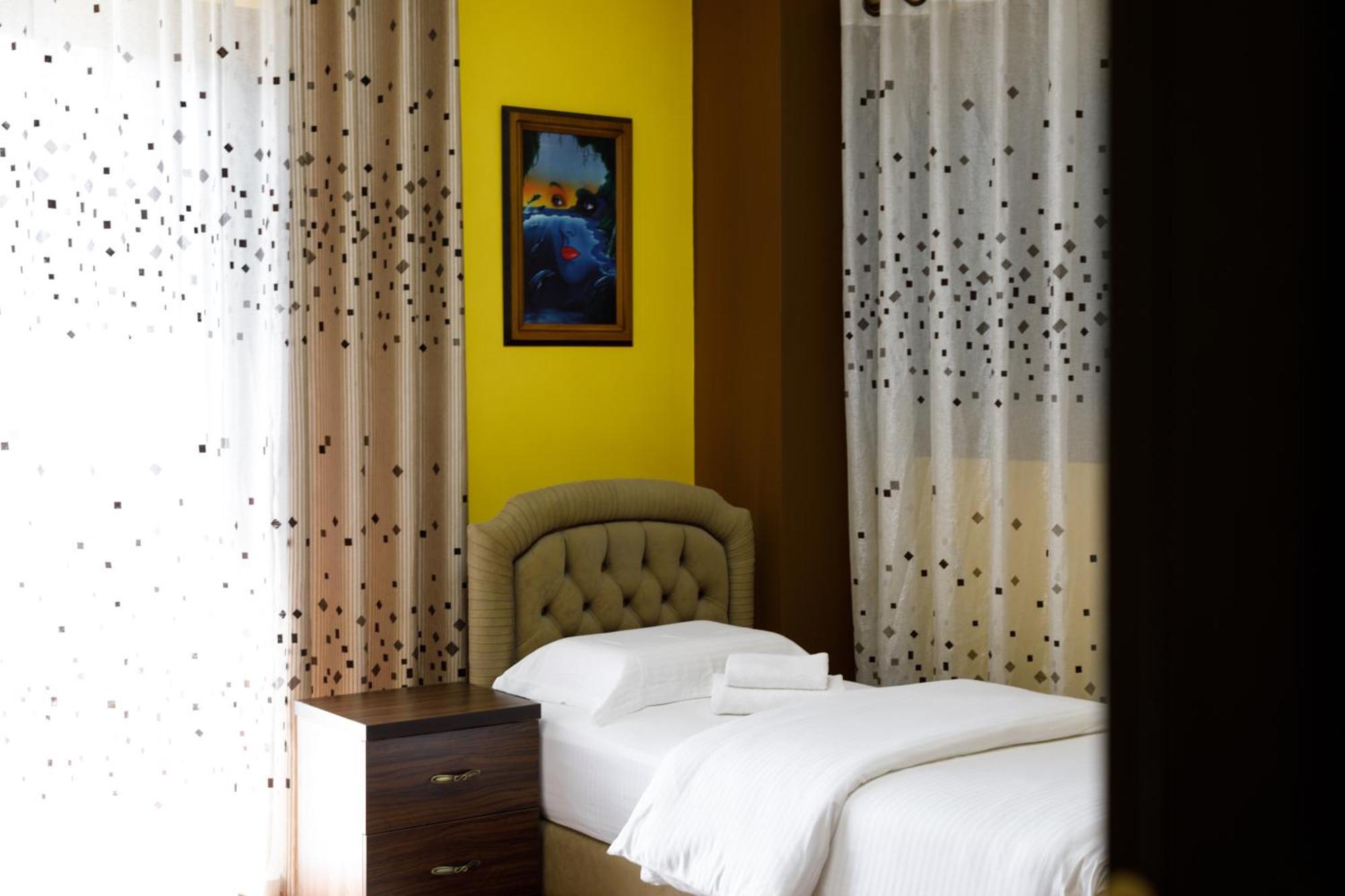 Bora Hotel Gjirokastër Екстериор снимка