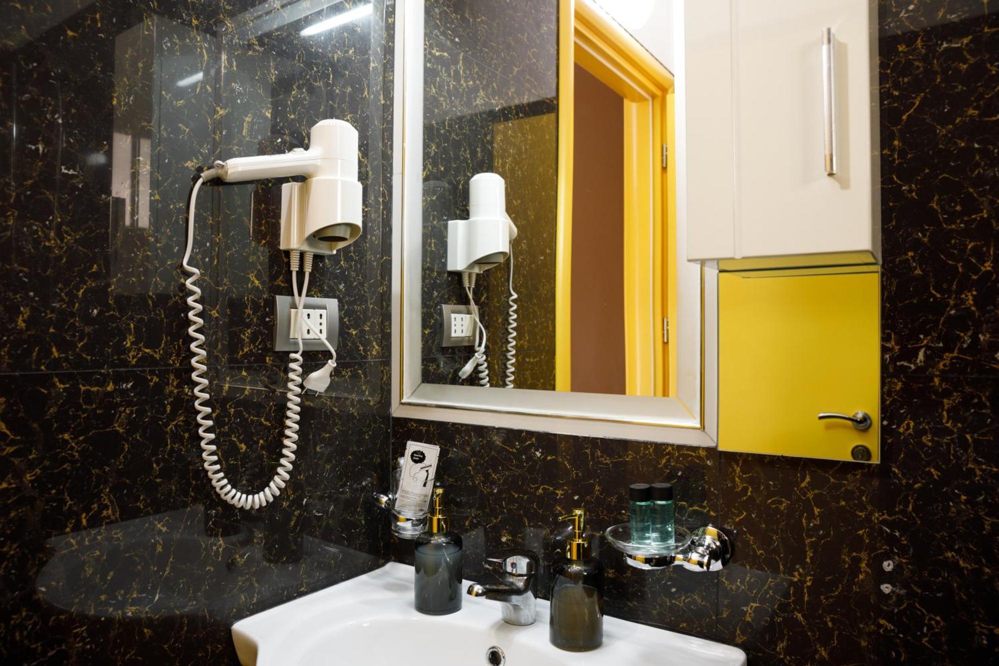 Bora Hotel Gjirokastër Екстериор снимка