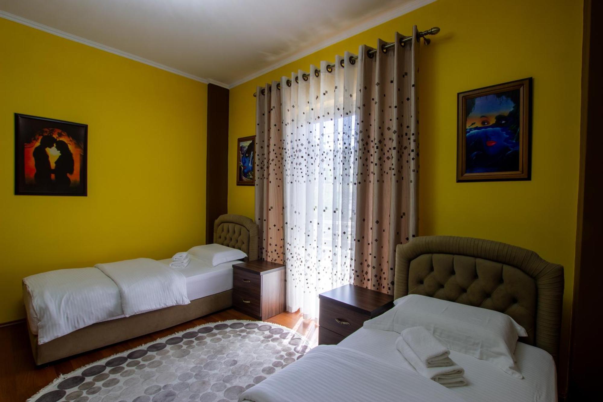 Bora Hotel Gjirokastër Екстериор снимка