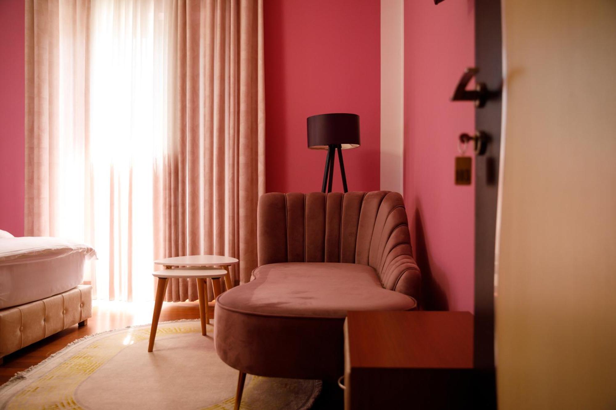 Bora Hotel Gjirokastër Екстериор снимка