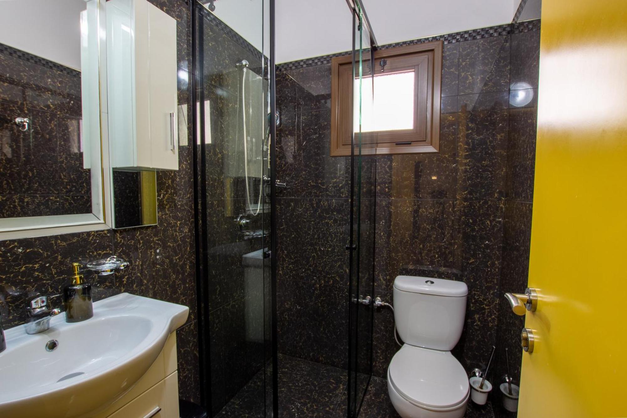 Bora Hotel Gjirokastër Екстериор снимка