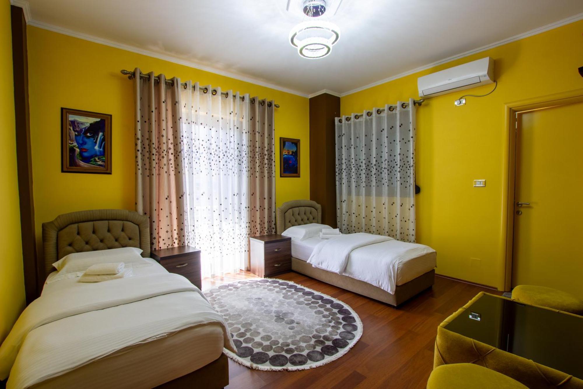 Bora Hotel Gjirokastër Екстериор снимка