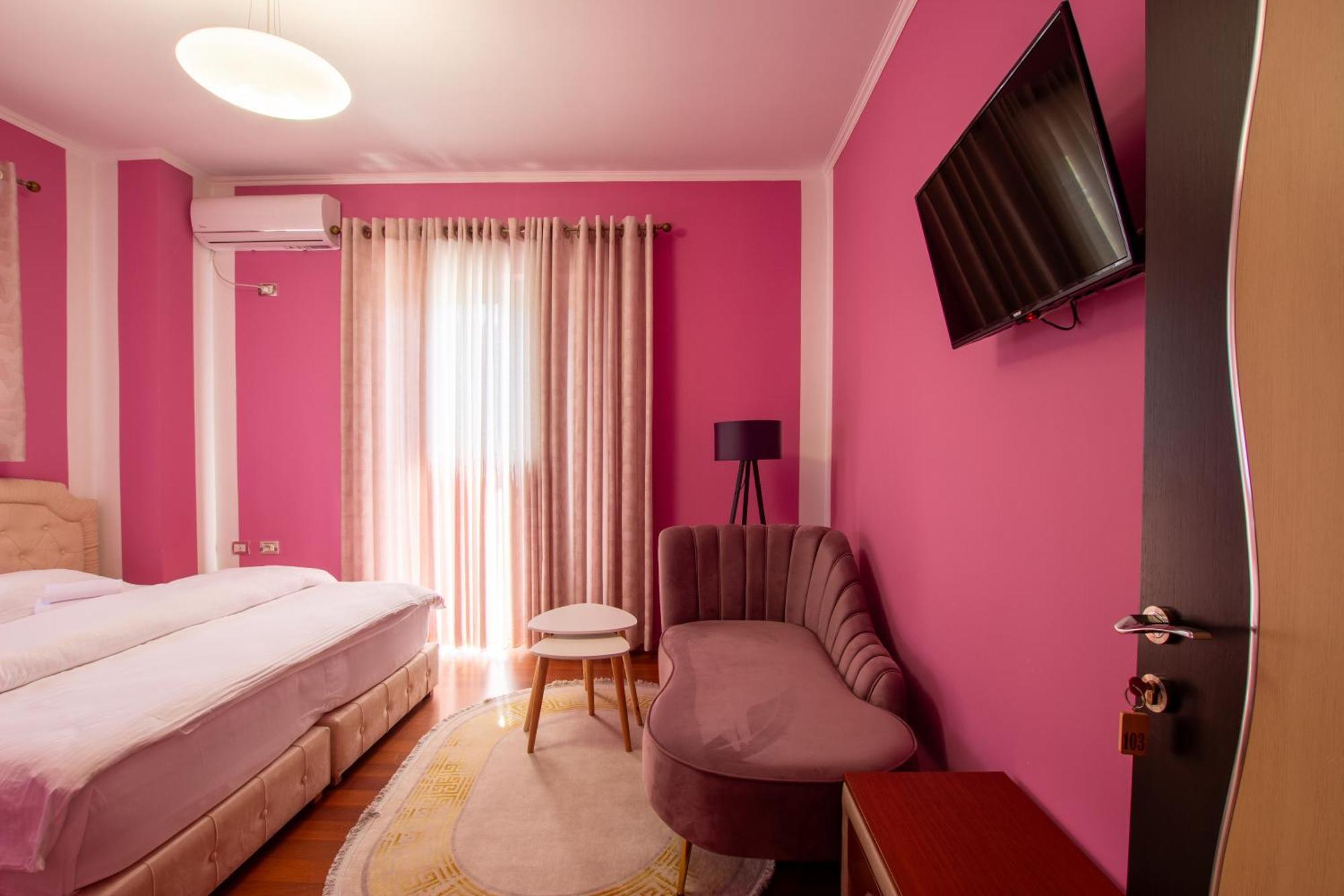 Bora Hotel Gjirokastër Екстериор снимка
