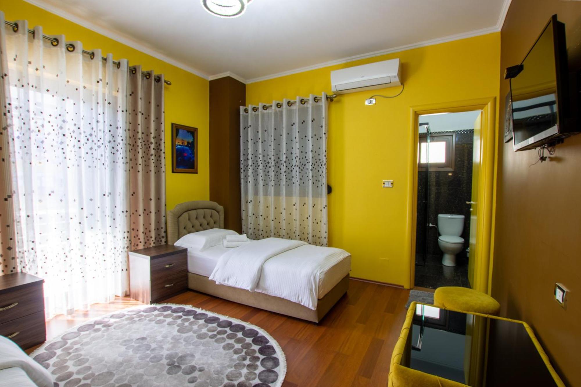 Bora Hotel Gjirokastër Екстериор снимка