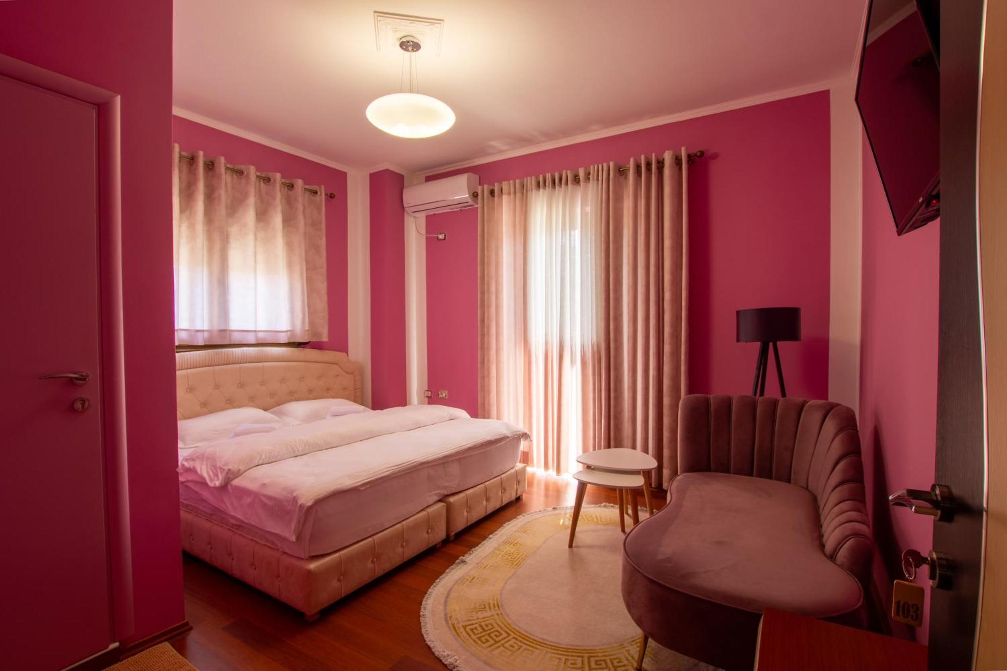 Bora Hotel Gjirokastër Екстериор снимка